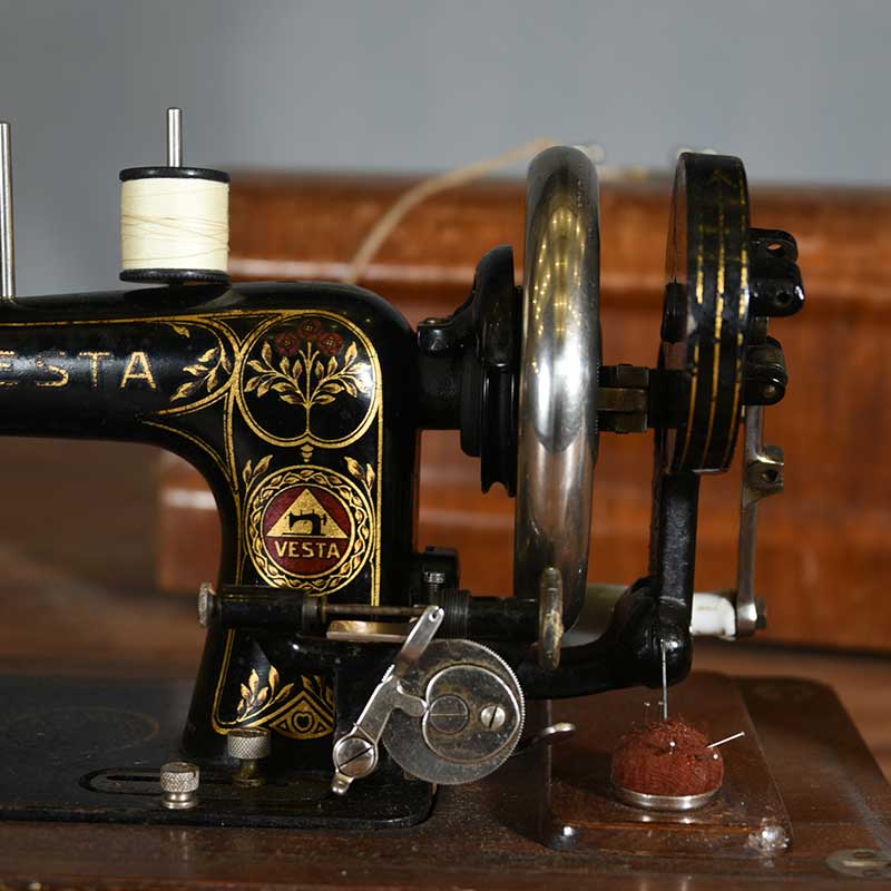 ドイツ製 VESTA 手回しミシン /SM-46C – 神戸アンティークウェアハウス