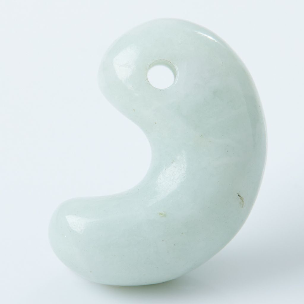 勾玉／白色ヒスイ | 糸魚川翡翠工房こたき