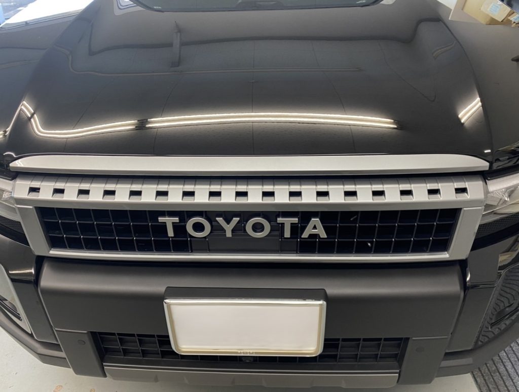 ランクル250をカスタム！上級グレードZX純正ガーニッシュ交換取付