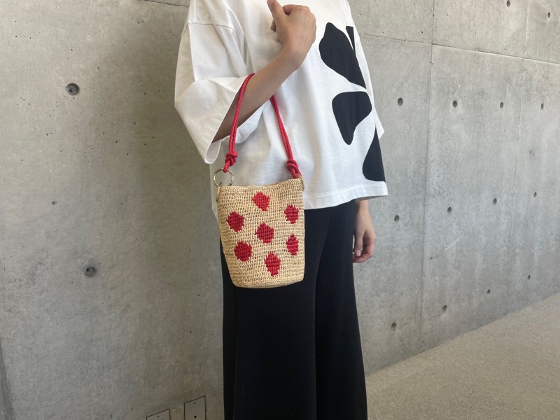 ドットがポイント、ミニかごバッグ | 暮らしとおしゃれの編集室