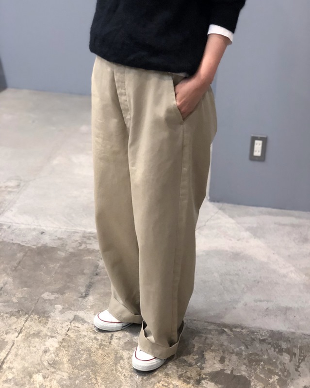 メンズライクな太いチノパンをお探しの方、「PLEASE」別注がドンピシャ