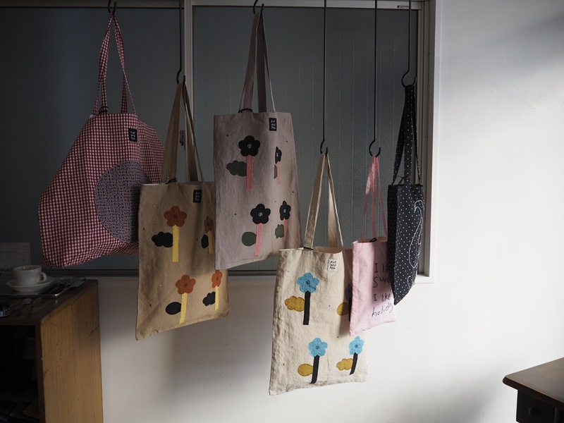 pot and tea（ポットアンドティー）」のハンド刺繍のバッグ | 暮らしと