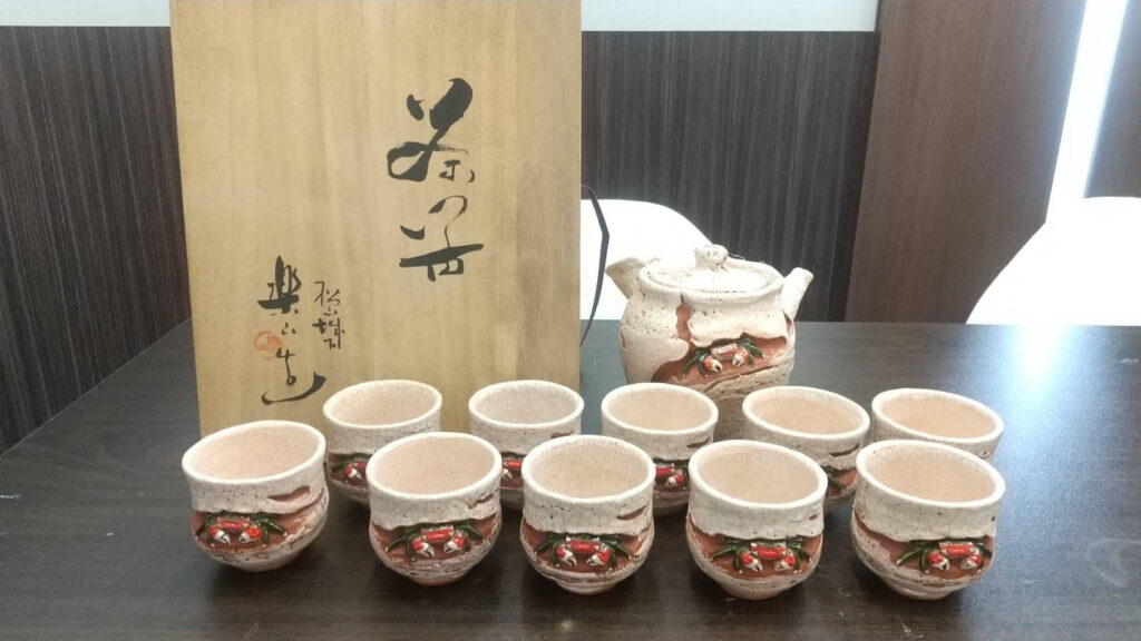縁起物として愛される蟹モチーフ陶磁器｜二六焼・楽山焼・水月焼・砥部