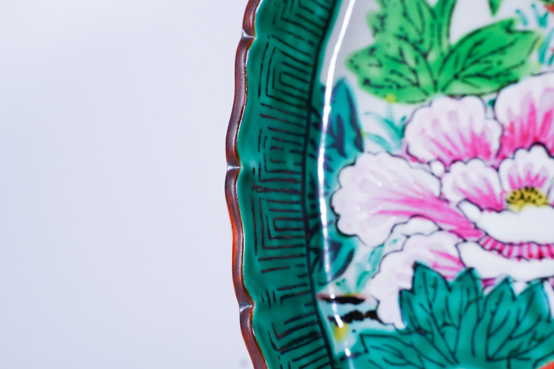 九谷焼 勇峰 牡丹孔雀 10号飾皿 – 九谷屋 公式オンラインストア