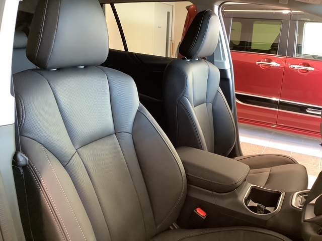 レガシィアウトバック30周年記念特別仕様車 Black Selection試乗車入り