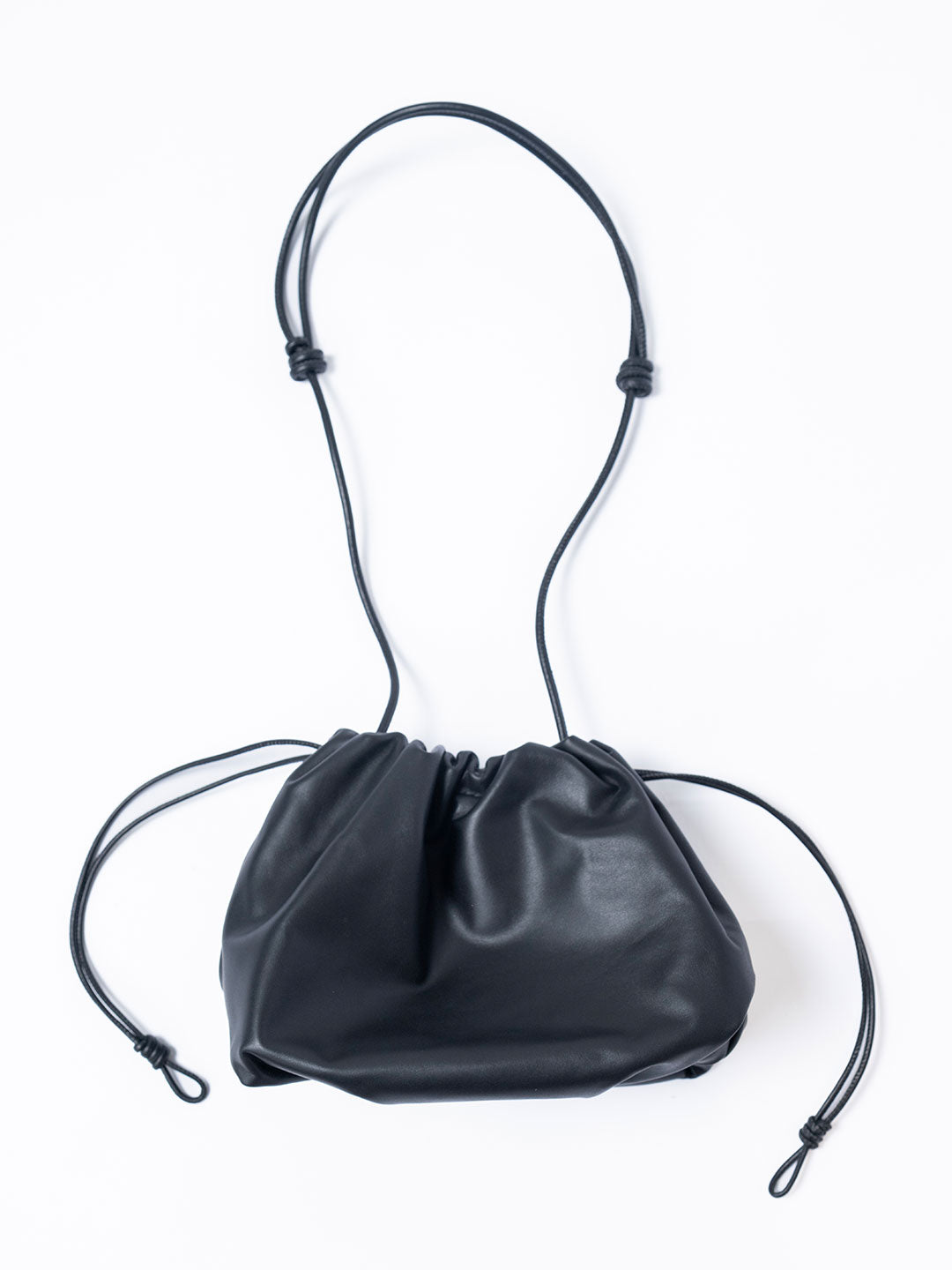 ドローストリングレザーショルダーバッグ | Lazo_N33°（ラソエヌ