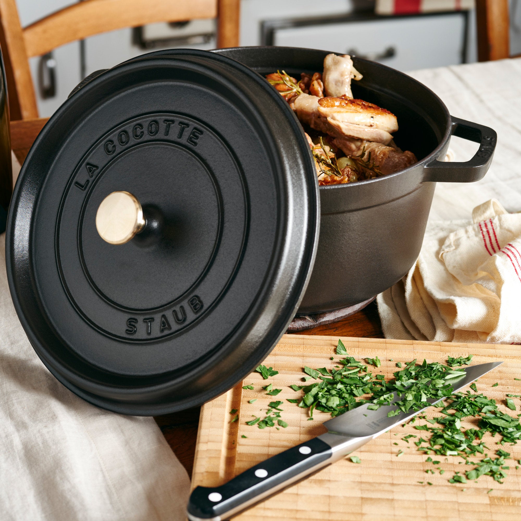 Staub Cocotte tonda con vaporiera 26 cm nero – Le Gioie