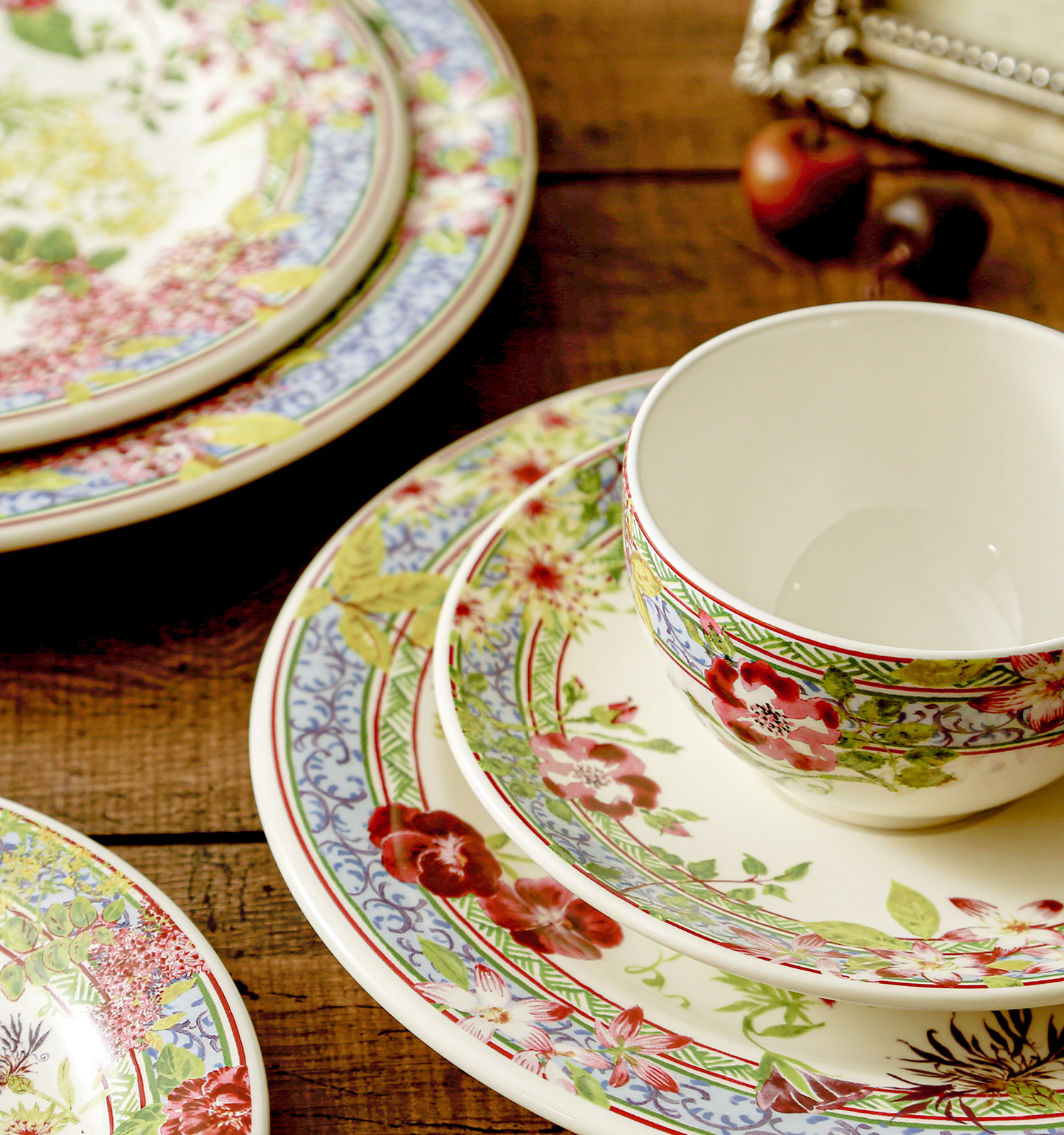 フランスの美しい陶器 GIEN（ジアン）｜華やかな洋食器で彩る食卓