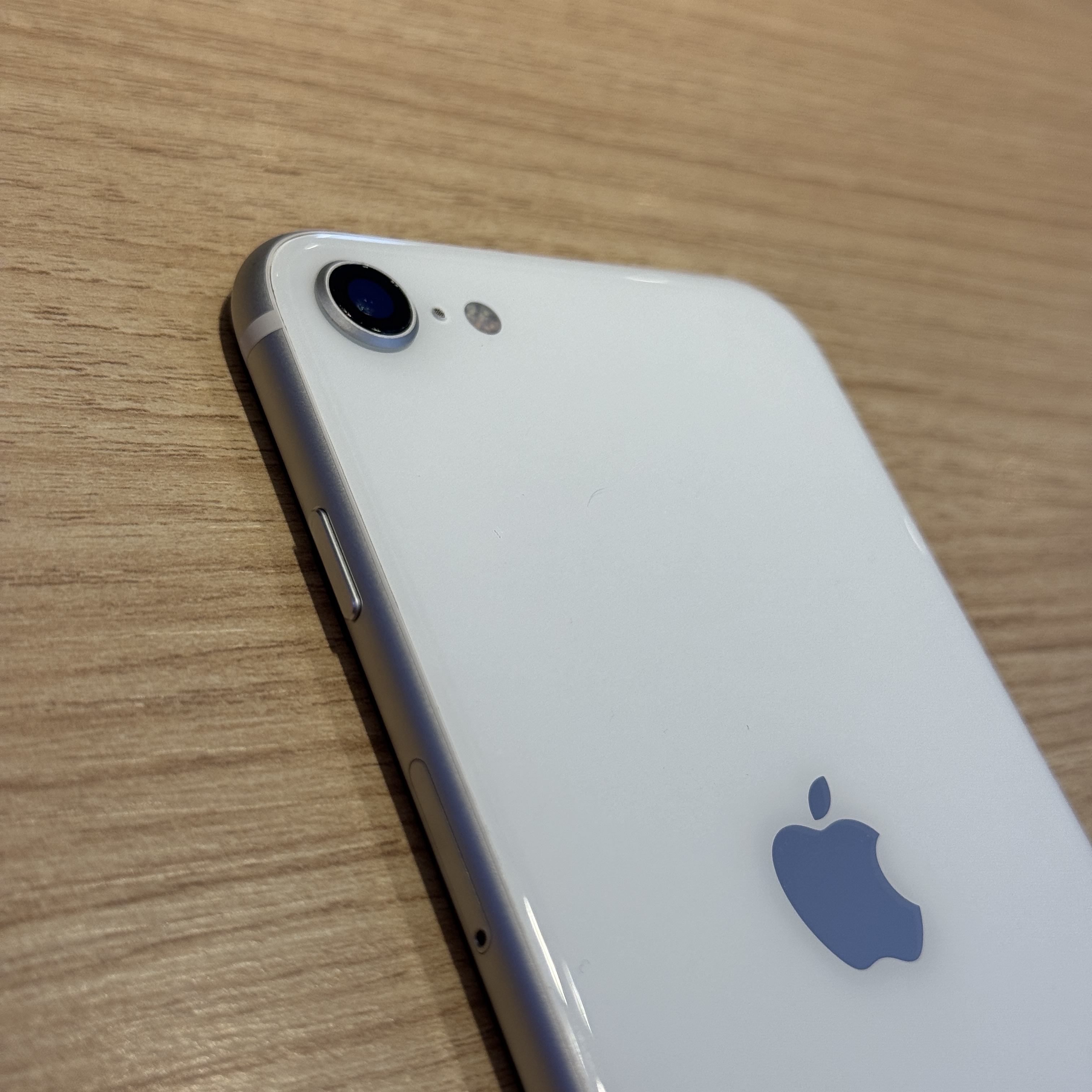 iPhone SE 2ª Geração 64GB BRANCO (seminovo) – LS