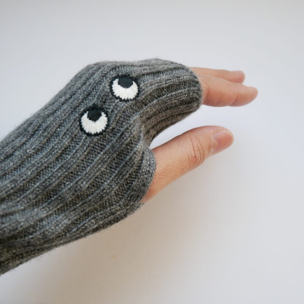 UNIQLO×ANYA HINDMARCH】カシミヤニットアームウォーマー2色買い