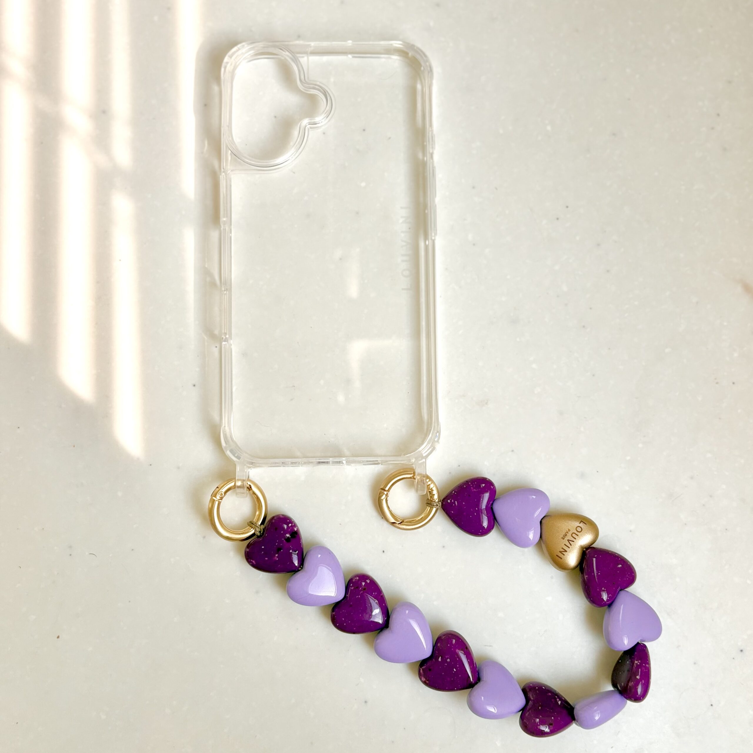 LOUVINI PARIS/ルヴィニ パリ】スマホにハートのハンドストラップを