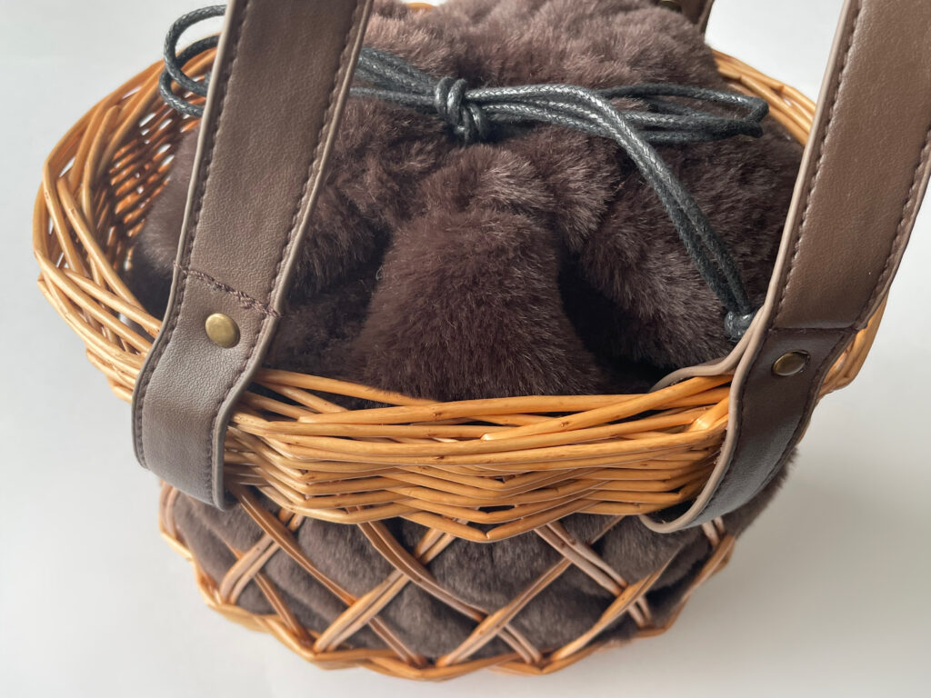 異素材MIXが可愛い！ファー巾着かごバッグが仲間入り！ | LEE