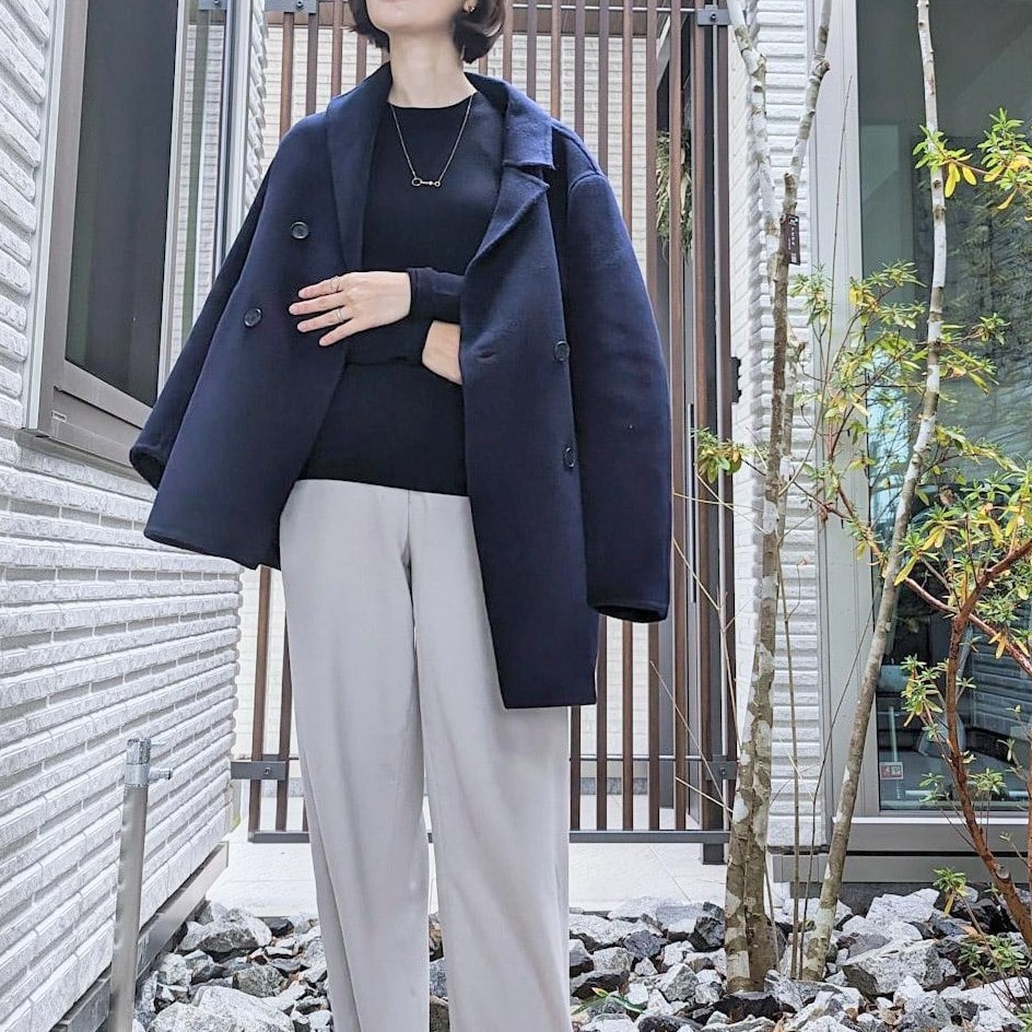 お値段以上！ユニクロのショートコートできれいめ通勤コーデ | LEE