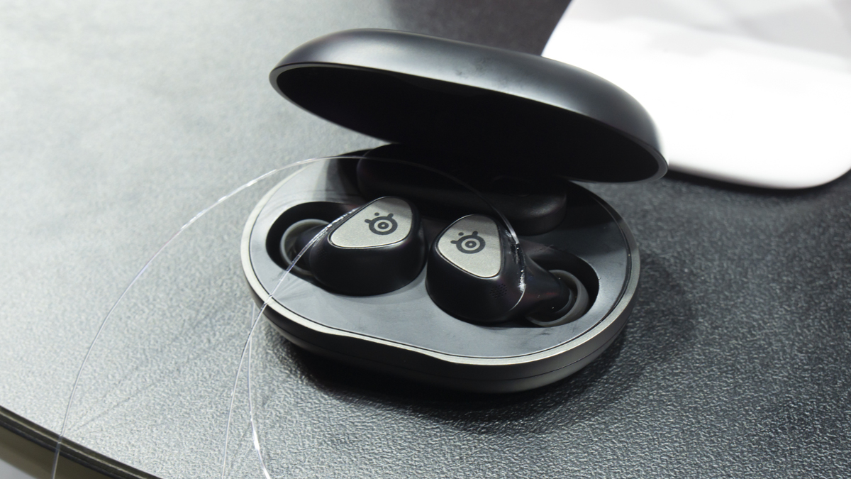 SteelSeries初の完全ワイヤレスイヤホン「Arctis GameBuds」も登場