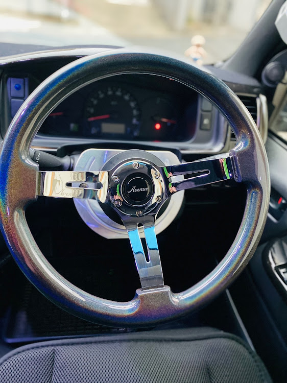 アベニューAvenue ステアリングハイエース200系