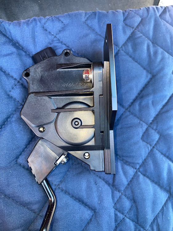 86のカッコつけていこう・アクセルペダルオフセット&ハイトプレート