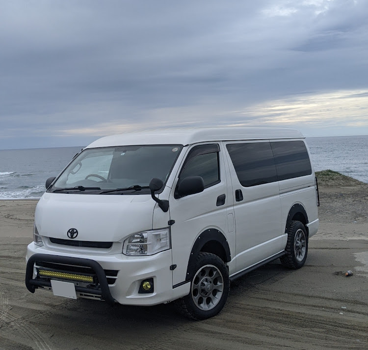 ハイエースワゴンのリフトアップ・FJクルーザー純正・オープン