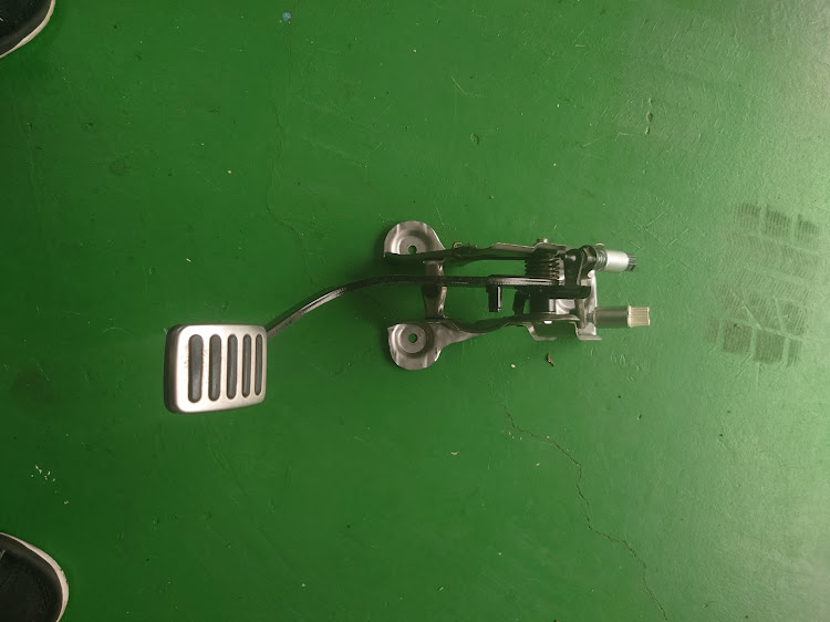 スイフトスポーツのクラッチペダル交換・アールズ・レーシング