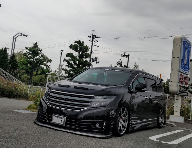 エルグランドのボディカラー図鑑・梅雨入り間近？・オリジナル