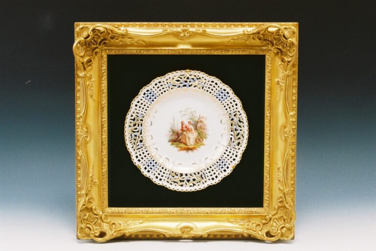 Meissen（マイセン）1880~1900年 エンジ地金彩ワトー風恋人図カップ