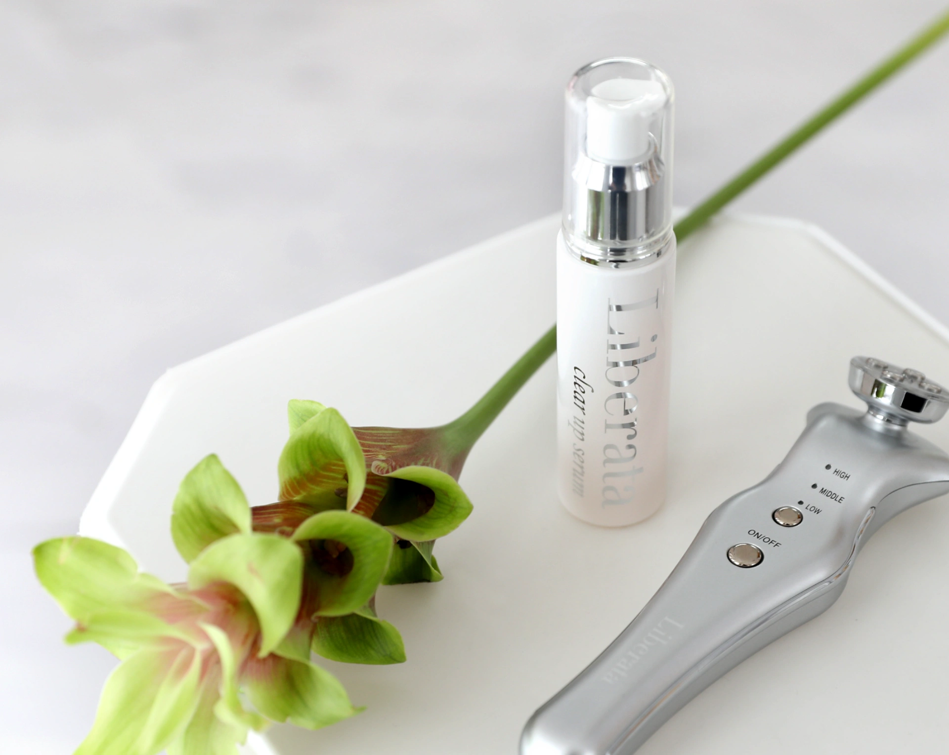 美顔器 ララルーチュRF｜毎日5分で、すっぴん艶肌。