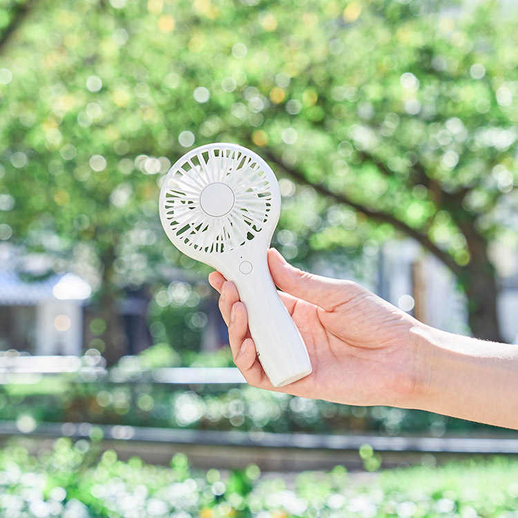 軽量スリムハンディファン LCAF015 | Life on Products(ライフオン