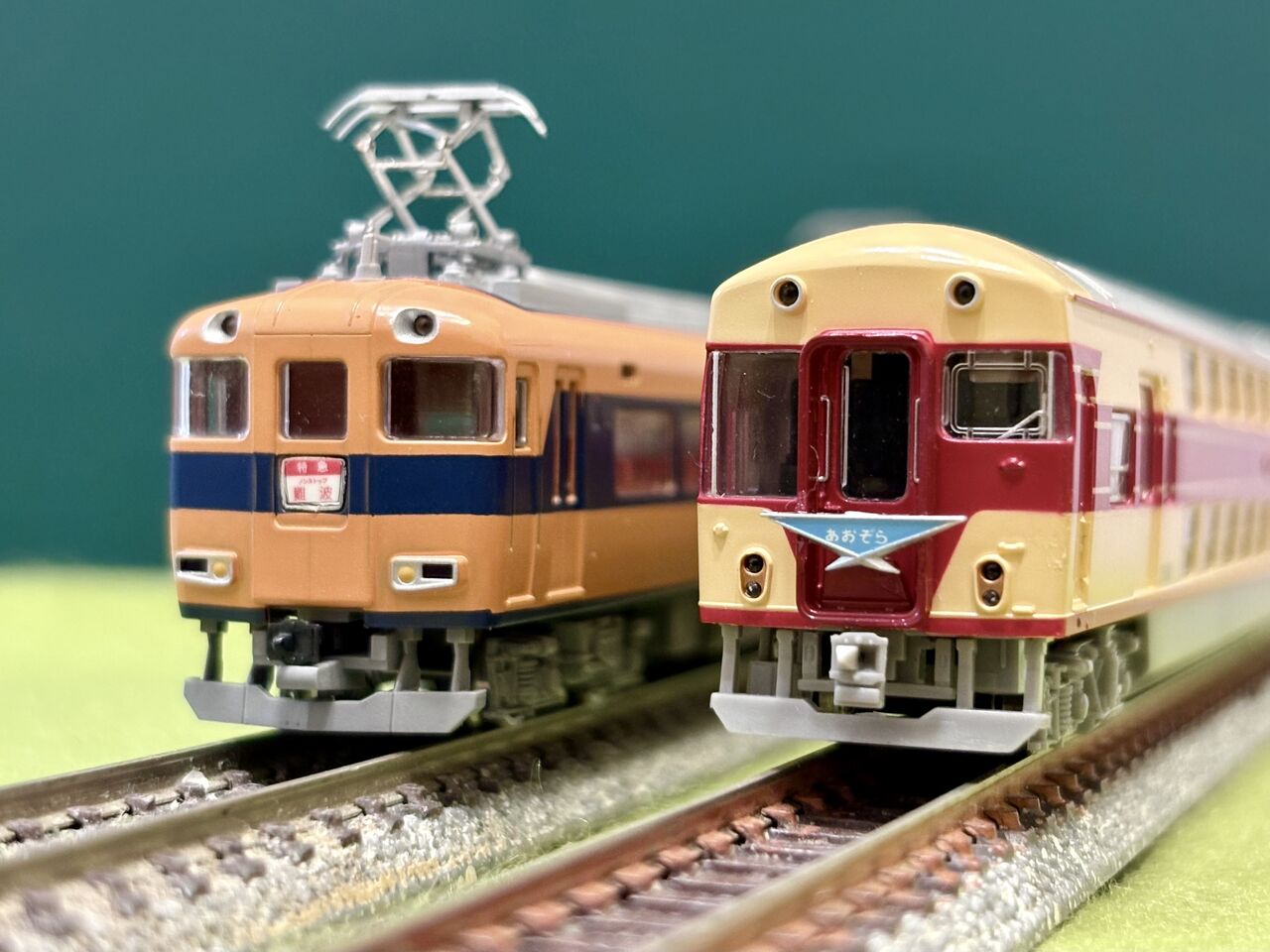 トミックスの「近鉄30000系」とマイクロエースの「20100系 あおぞら号