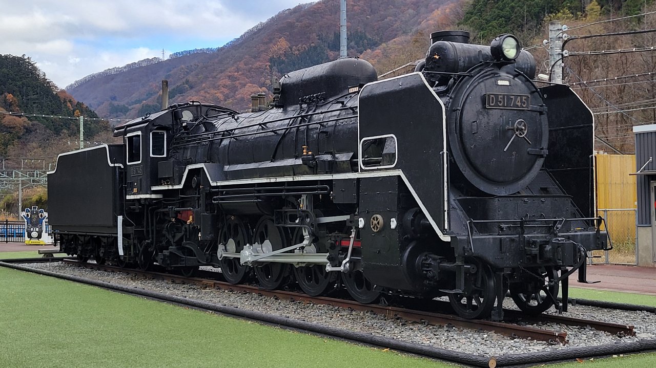 水上駅のSL転車台広場 : 支配人のたららんな日々♪