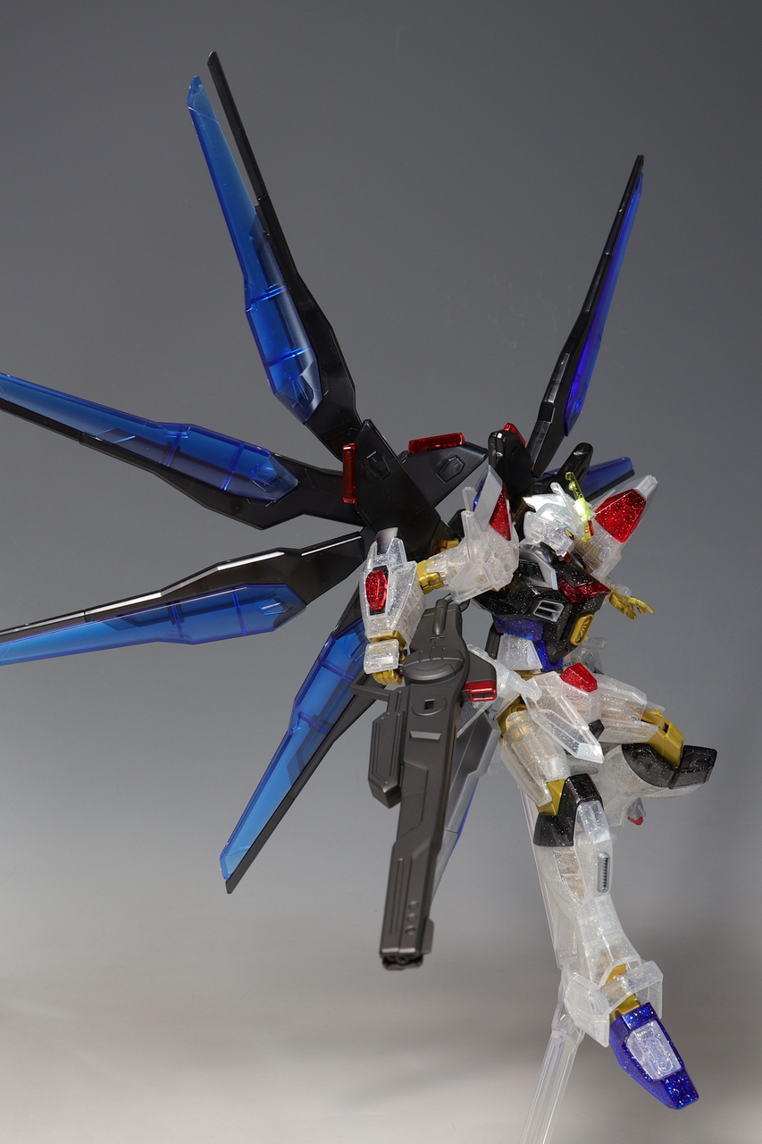 HG マイティーストライクフリーダムガンダム ［リミテッドクリア