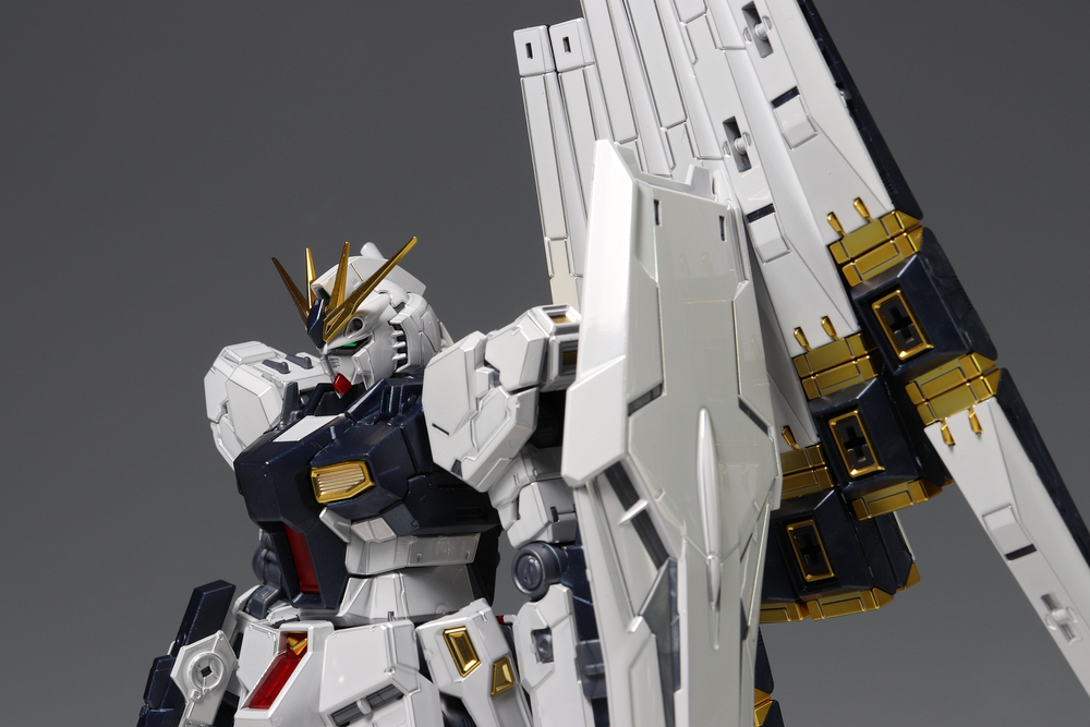 RG ガンダムベース限定 νガンダム[チタニウムフィニッシュ] : デンデロ