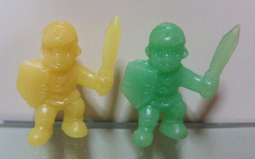 ロッテ ファミコンチョコ 蓄光 消しゴム スーパーマリオ 暗闇で光る