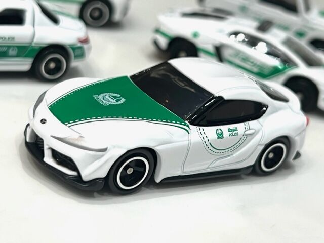 トミカ NO.8 ランボルギーニ アヴェンタドール 警察車両 2 個 トミカ