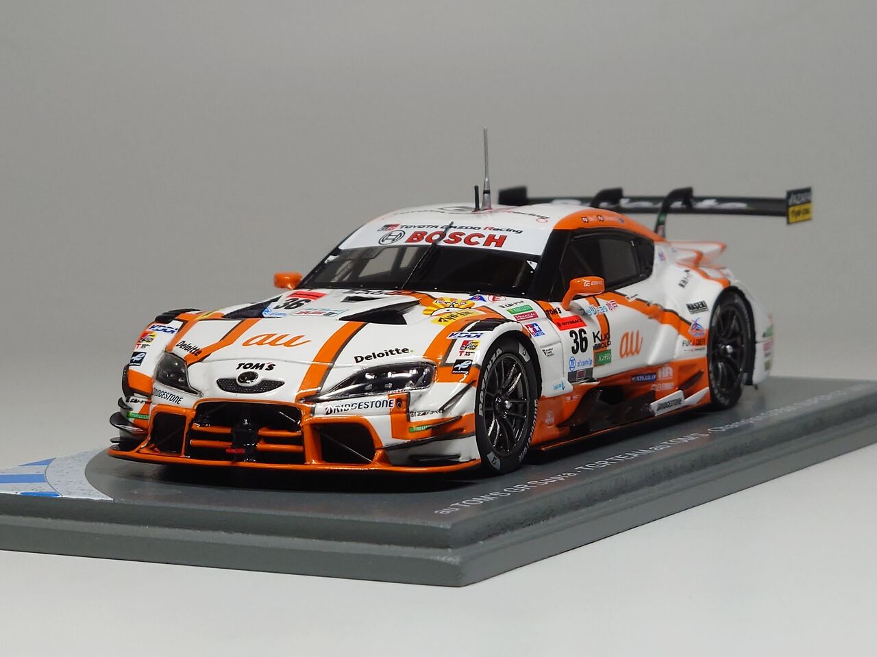 2023年GT500チャンピオン.Spark 1/43 au TOM'S GR Supra -TGR TEAM