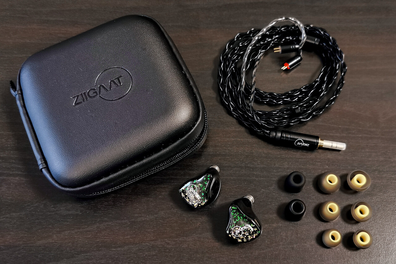 ZiiGaat x HBB: Arcadia」 HBB氏コラボによる2BA+1DD構成。Knowles製BA