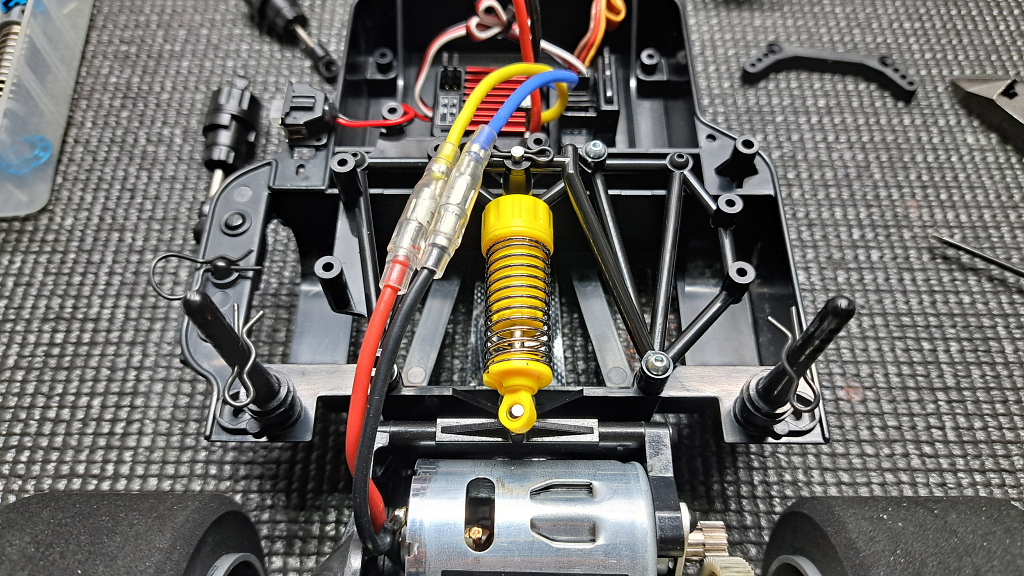 ポルシェ956」Cカー用・逆V型ダブルダンパー : プラドの趣味の備忘録