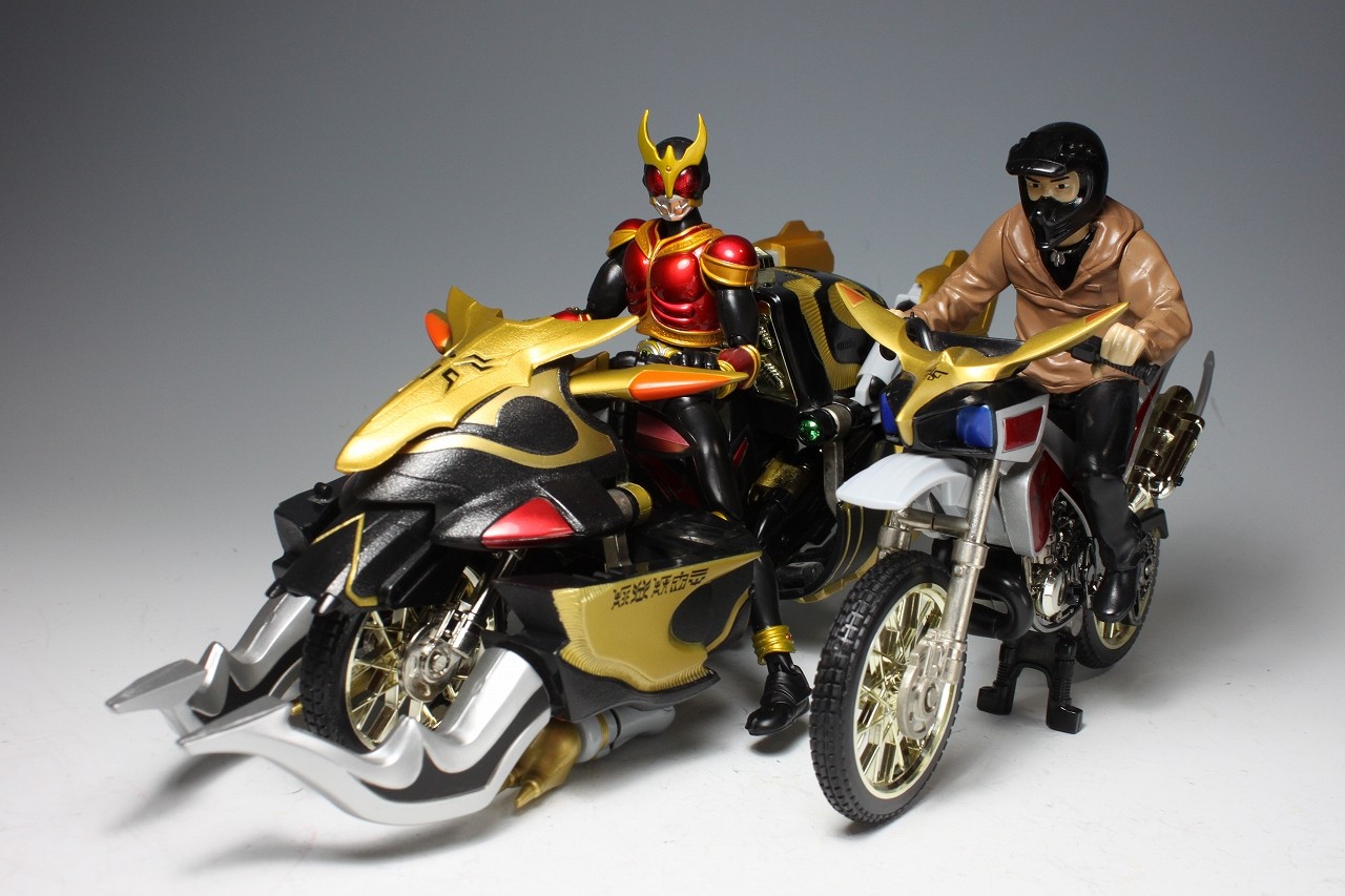 ポピニカDXビートゴウラム＆トライチェイサー : もう、飾るスペースが