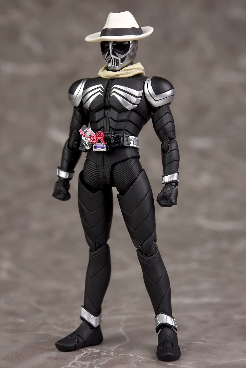 S.H.フィギュアーツ (真骨彫製法) 仮面ライダースカル レビュー : はっ
