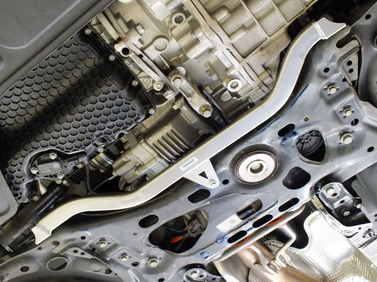 iSWEEP フロントロアアームパワーブレース