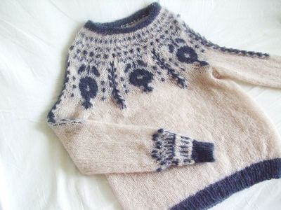 パリジェンヌの編みもの』より食器模様のロピ風セーター 完成