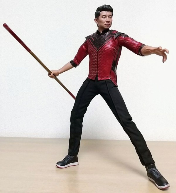 ブラックライトでテン・リングスが光る！】HOTTOYS ムービー