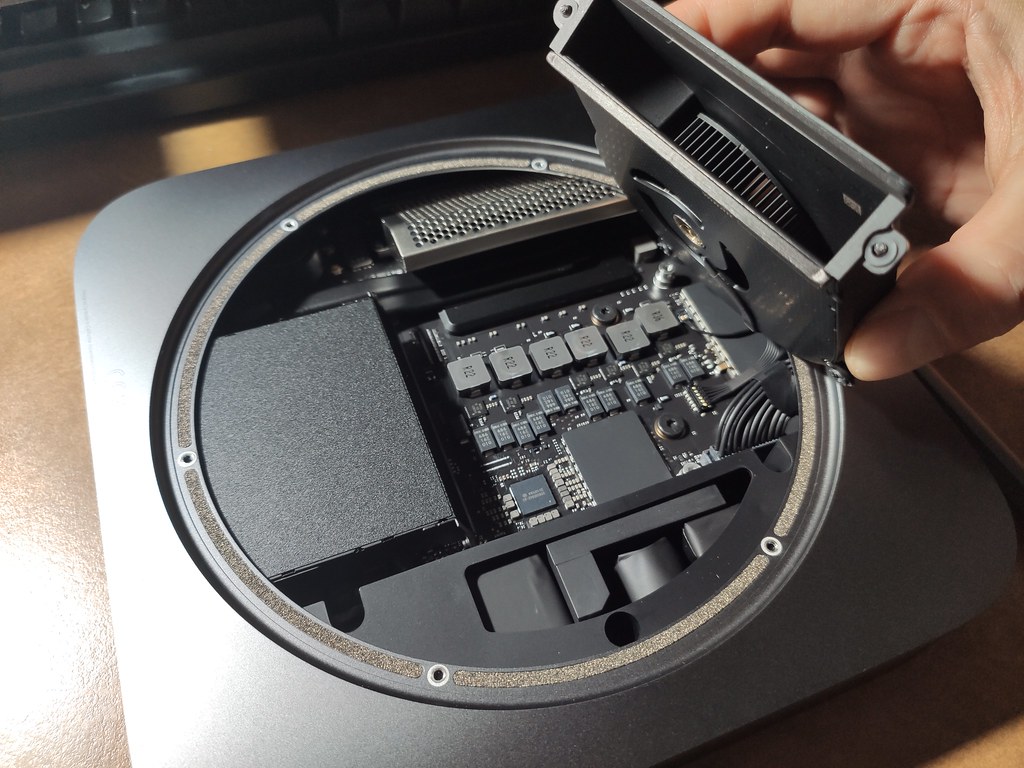 Mac mini (2018) を分解してメモリ増設 - RemoteRoom