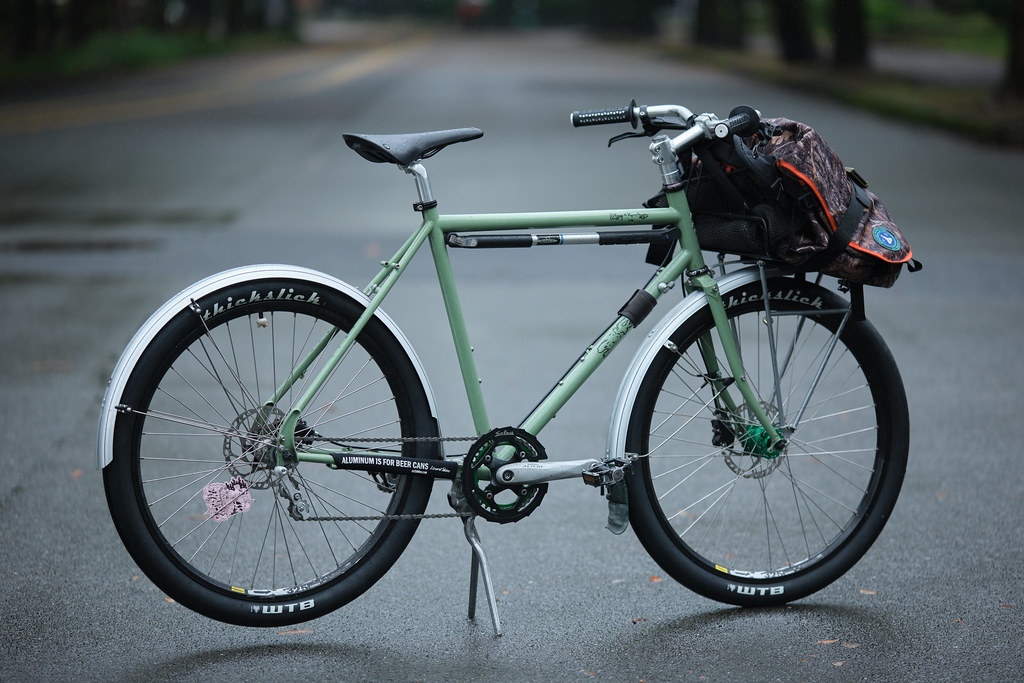 Issue's *SURLY* disc trucker / BUILT BY BLUE LUG - CUSTOMER'S BIKE