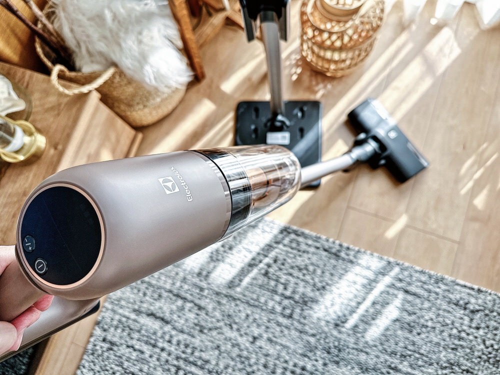 本音レビュー】エレクトロラックスの軽量コードレス掃除機