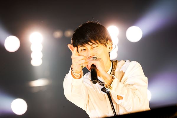 UVERworld、初のスタジアムライヴ開催を『TAKUYA∞生誕祭』内で