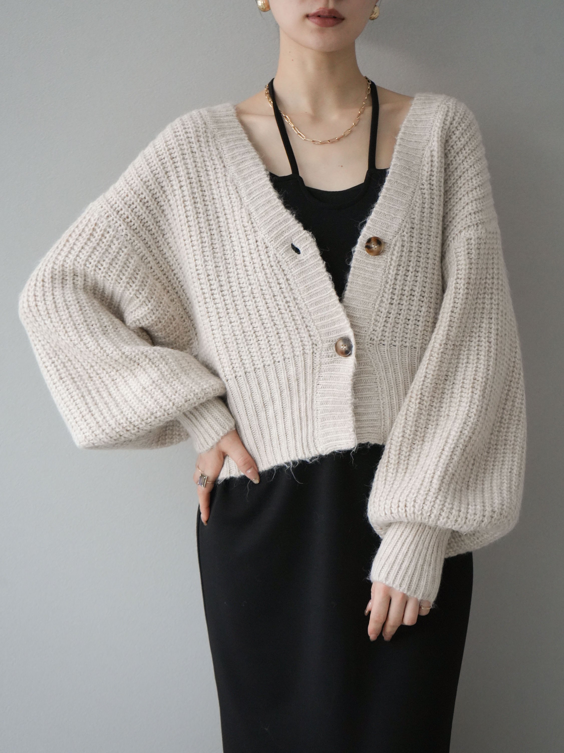 予約]片畔ショートニットカーディガン/エクリュ – Lumier