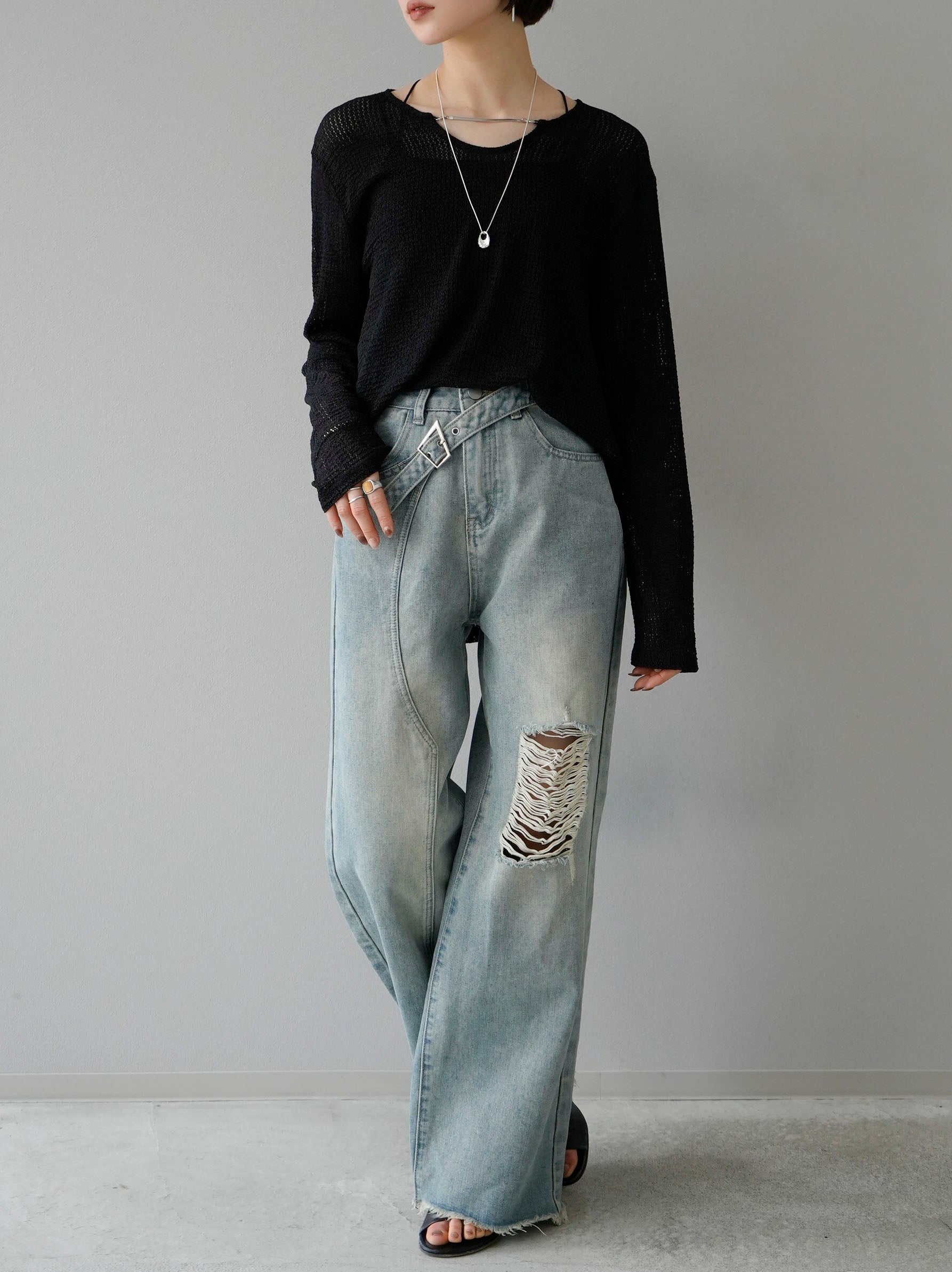 予約]ベルトアシンメトリーダメージデニム/ ライトブルー – Lumier