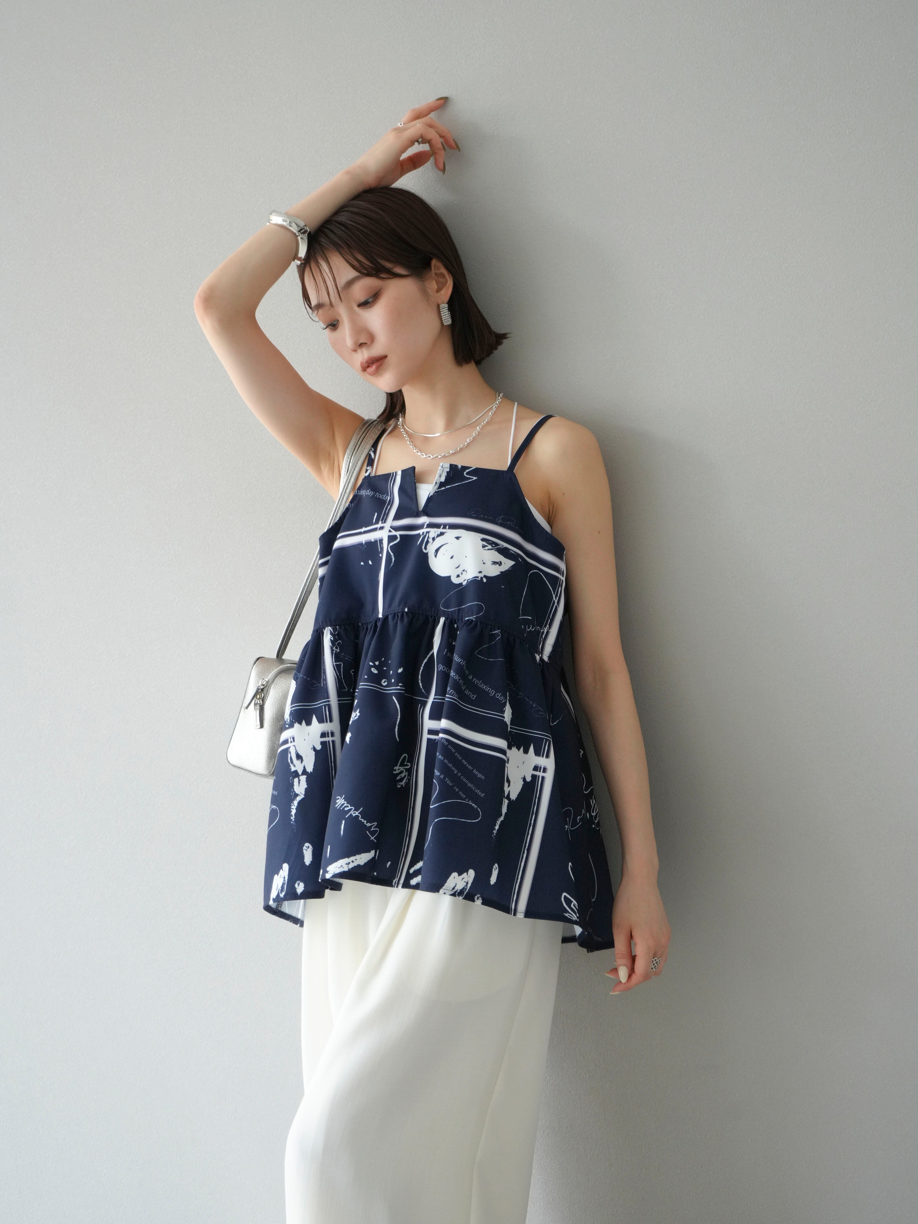 予約]ペイント柄キャミソール/ネイビー – Lumier