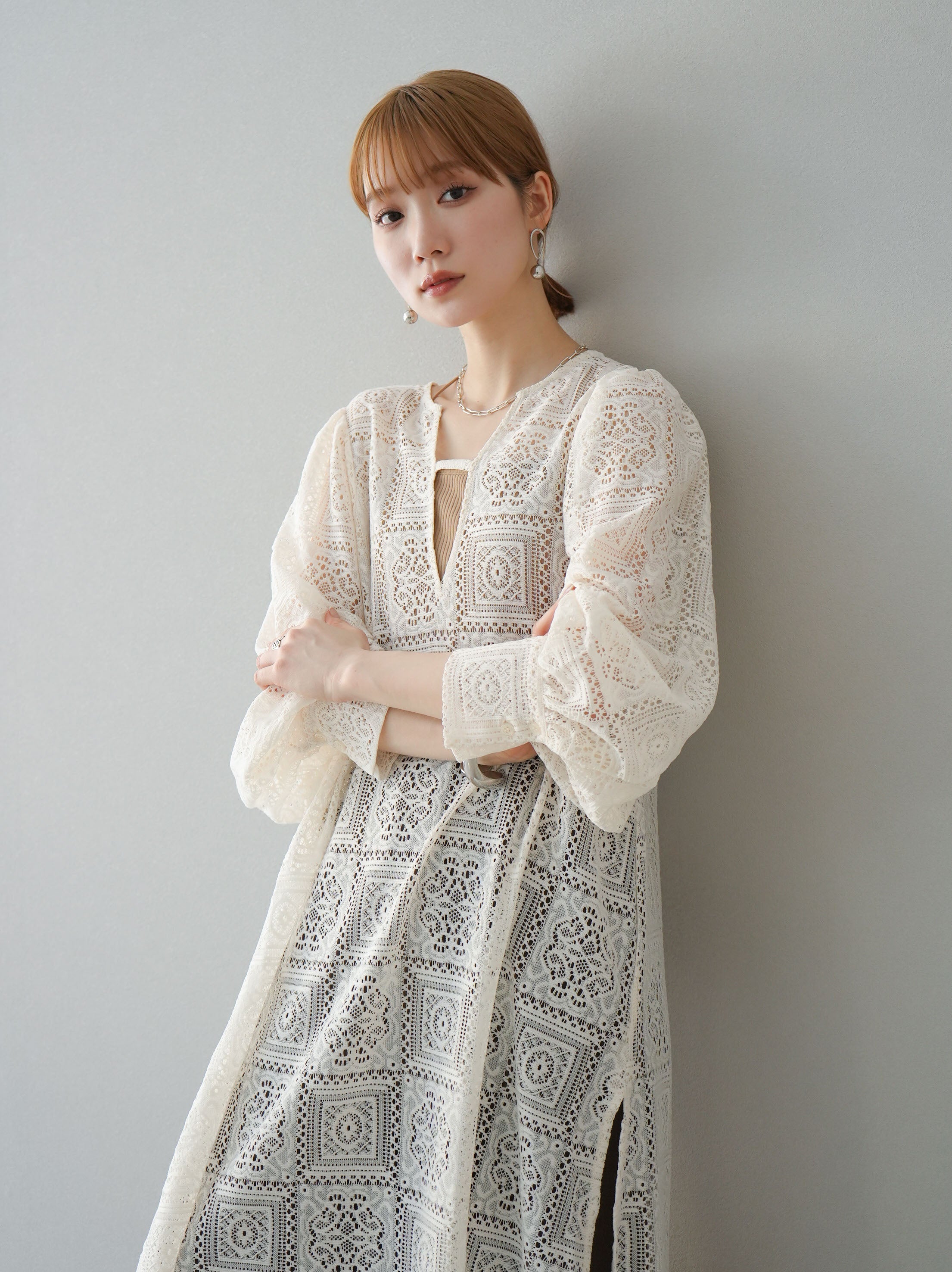 予約]ブロックレースボリュームスリーブワンピース/アイボリー – Lumier
