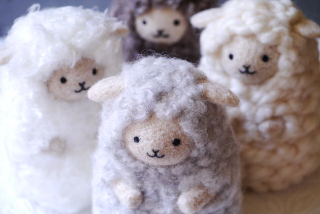 ハンドメイド作家 / doraroko】ふわふわひつじのぬいぐるみ