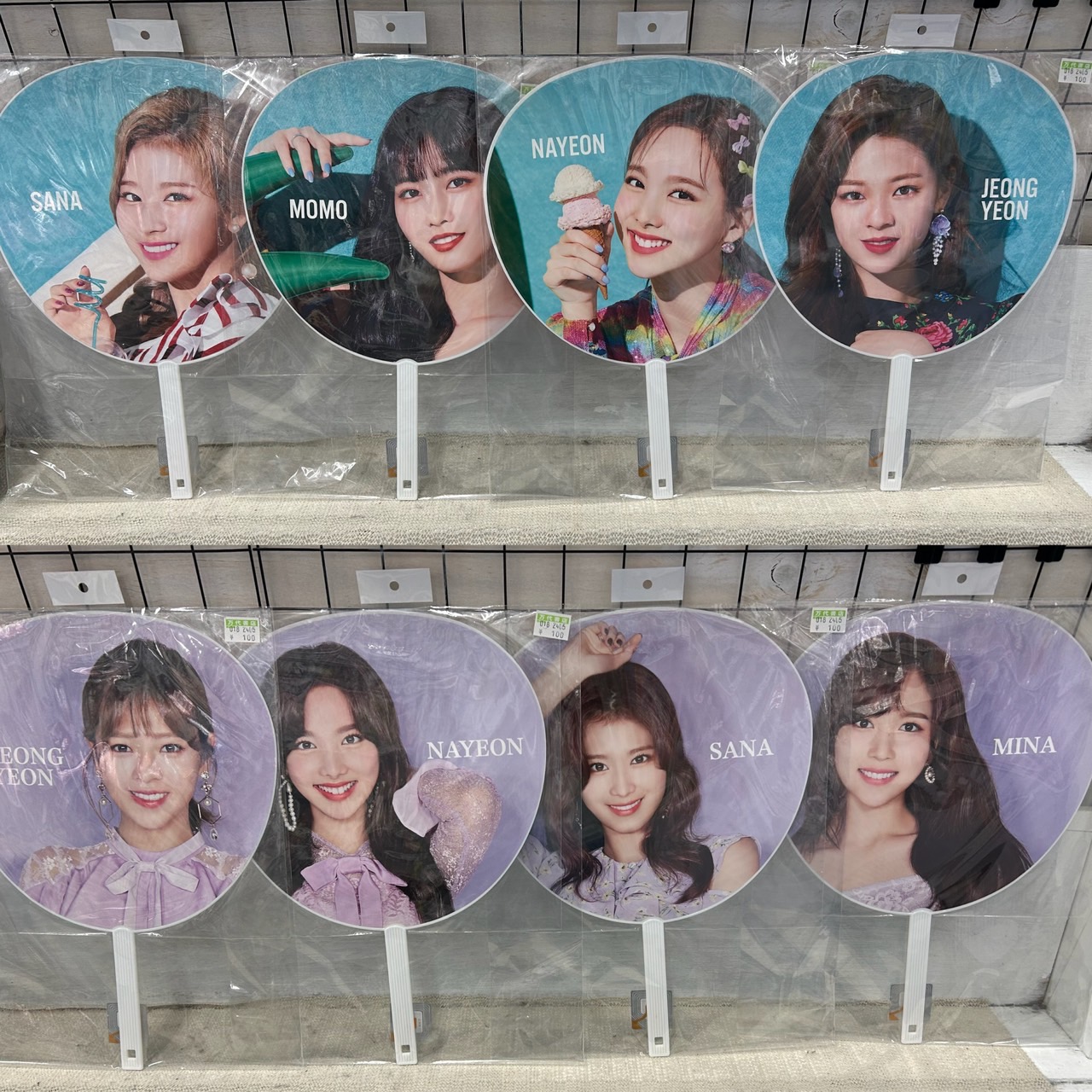 鈴鹿店】K-POPアイドルグッズ販売中！☆TWICE・BTS☆ | 万代書店 三重